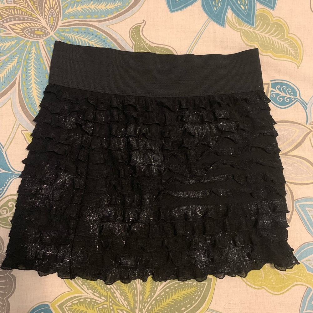 Sexy ruffled body con skirt!